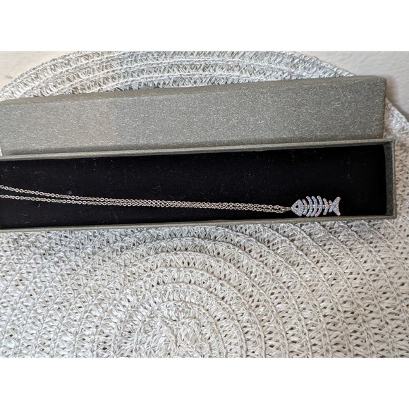 Sparkling Fishbone Necklace Women's Rhinestone Pendant Chain Jewelry - Picture 2 of 3